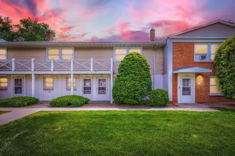 1366 Colonial Drive Roseville MN 55113