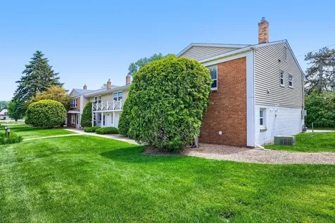 1366 Colonial Drive Roseville MN 55113