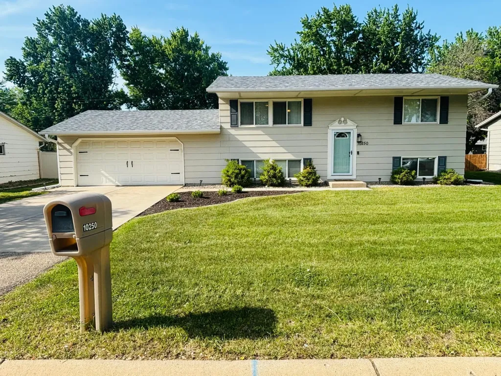 10250 99th Avenue N Maple Grove MN 55369