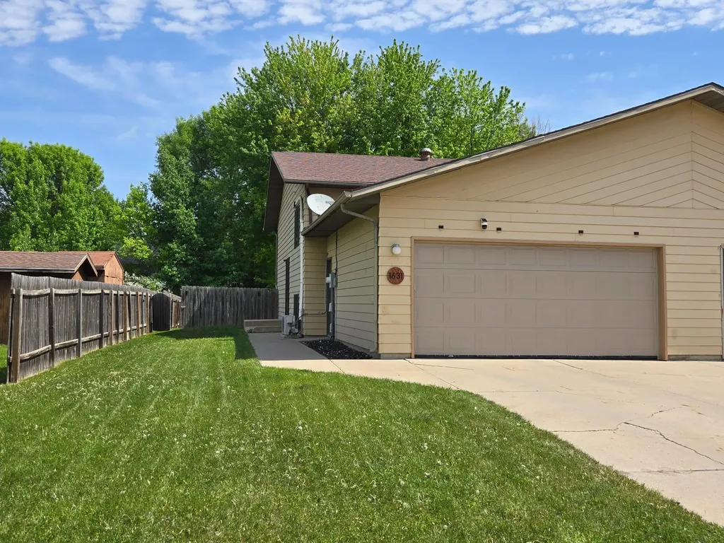 1631 31st Avenue S Fargo ND 58103
