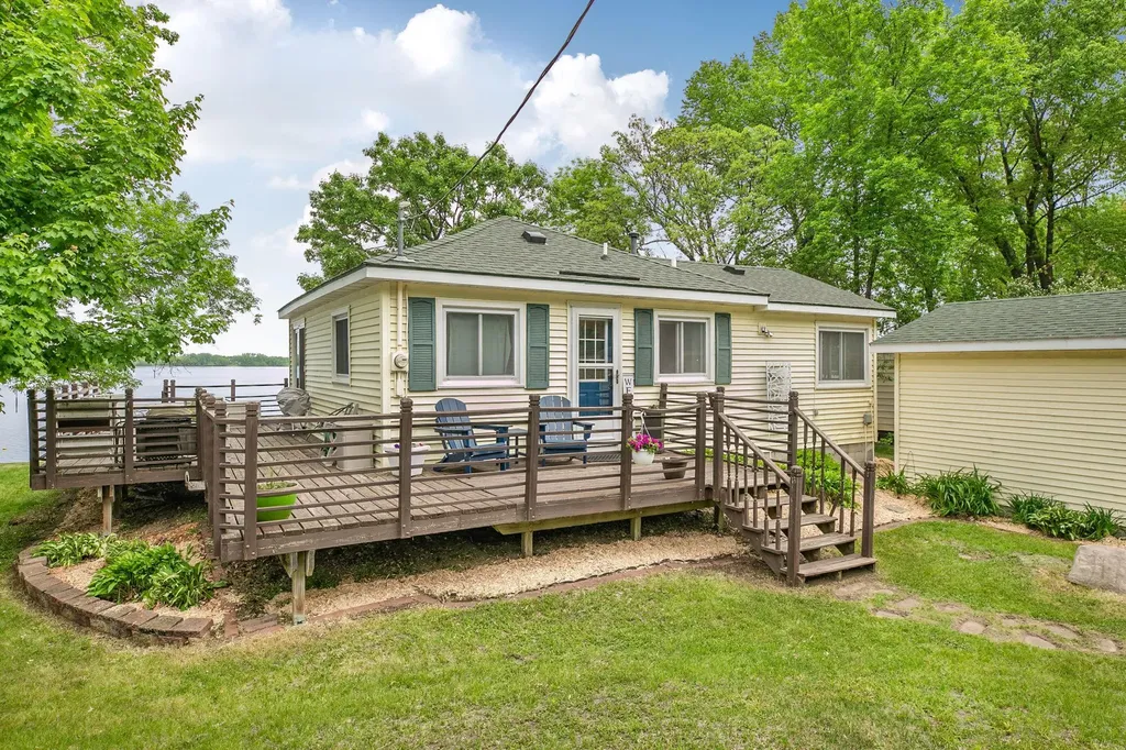 7259 100th Avenue SE Clear Lake MN 55319