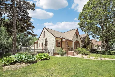 1525 Asbury Street Saint Paul MN 55108