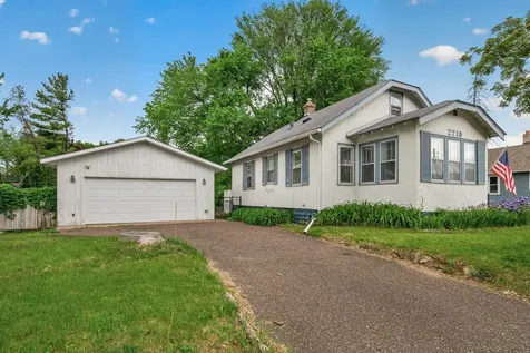 2719 16th Avenue E North Saint Paul MN 55109