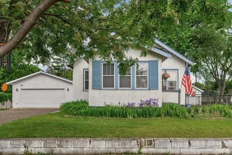 2719 16th Avenue E North Saint Paul MN 55109