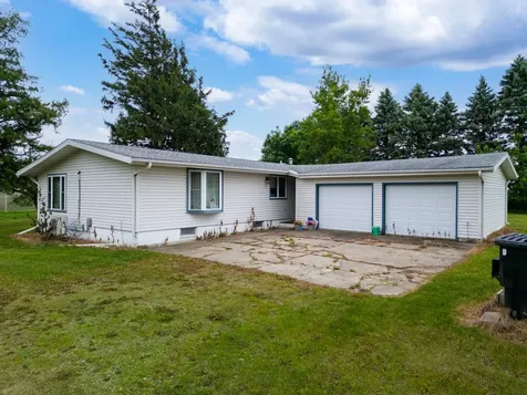 25975 630th Avenue Alden MN 56009