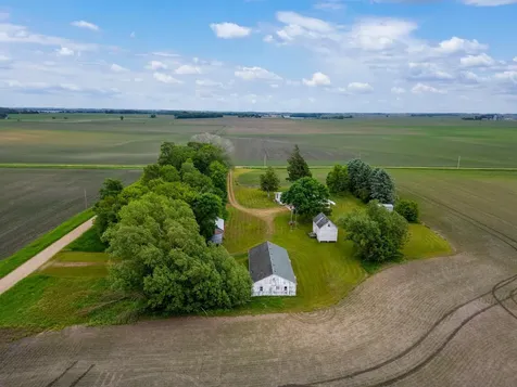 25975 630th Avenue Alden MN 56009