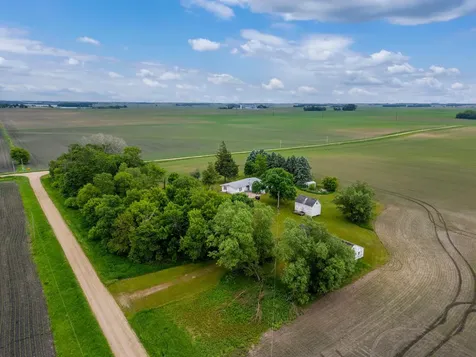 25975 630th Avenue Alden MN 56009