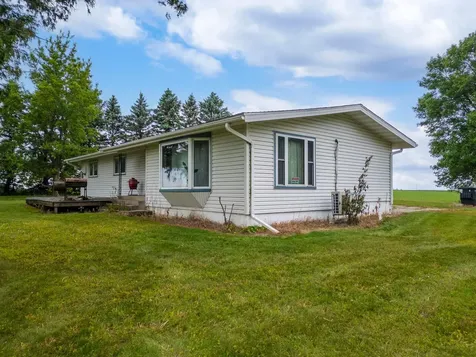 25975 630th Avenue Alden MN 56009