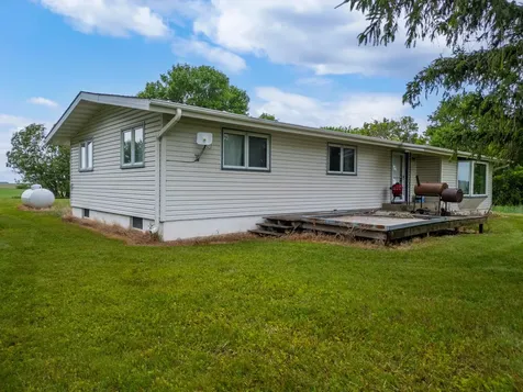25975 630th Avenue Alden MN 56009
