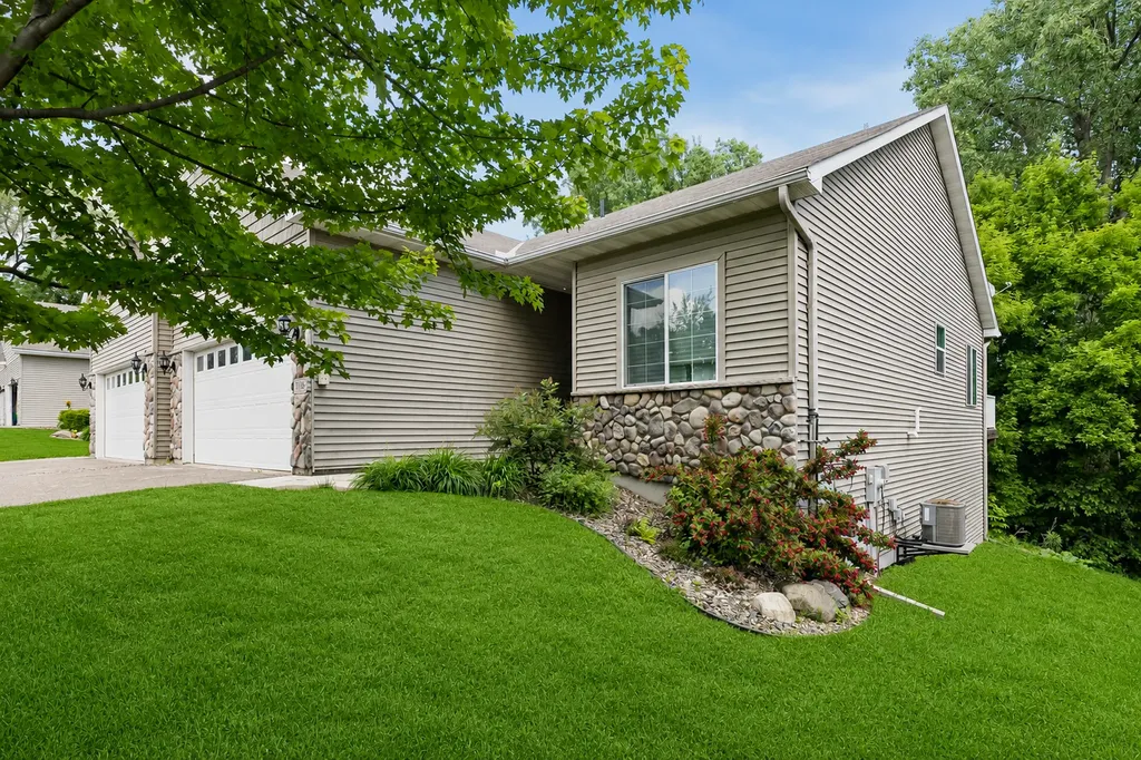 3165 Doneene Lane Eagan MN 55121