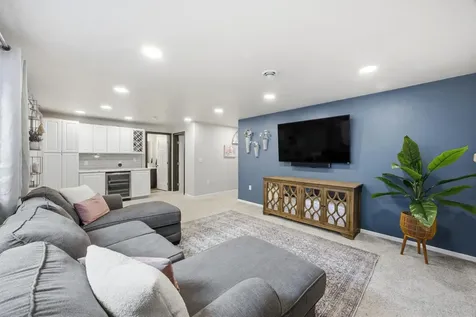 5537 38th Avenue S Fargo ND 58104
