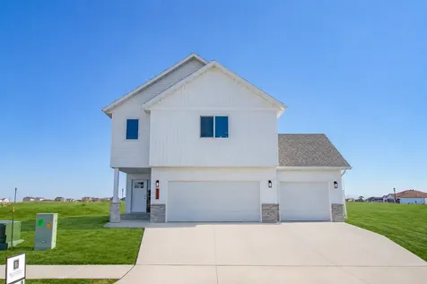 6723 Deer Creek Loop Horace ND 58047