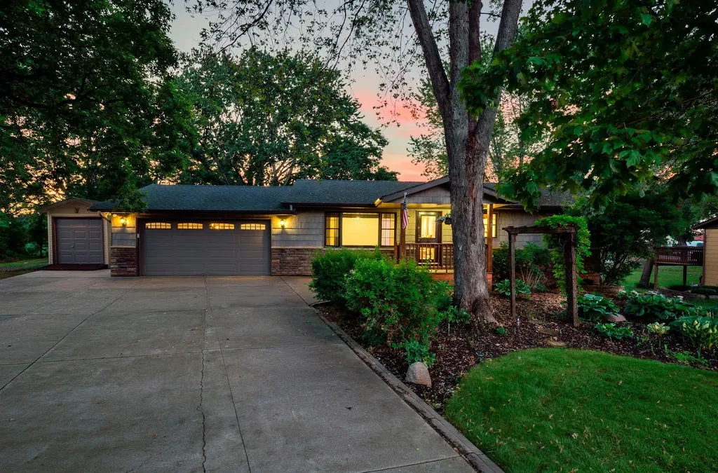6757 Newcomb Avenue NW Annandale MN 55302