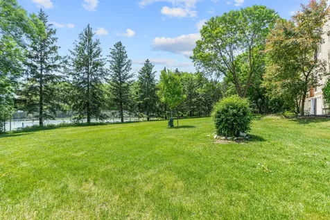 4222 Bridgewood Terrace Vadnais Heights MN 55127