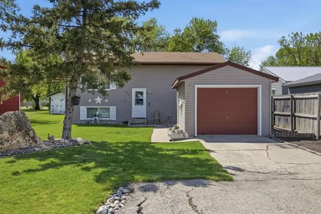 406 3rd Avenue Mapleton ND 58059