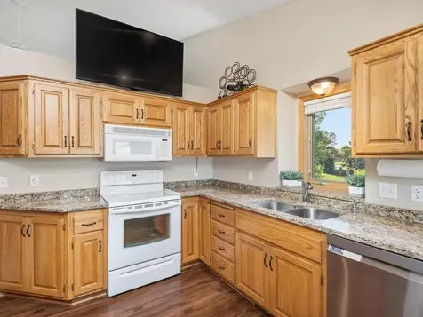 15930 38th Avenue N Plymouth MN 55446