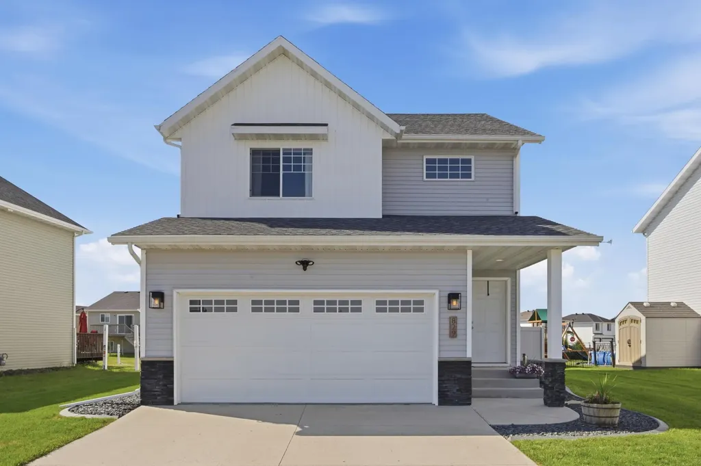 829 Cathy Drive W West Fargo ND 58078