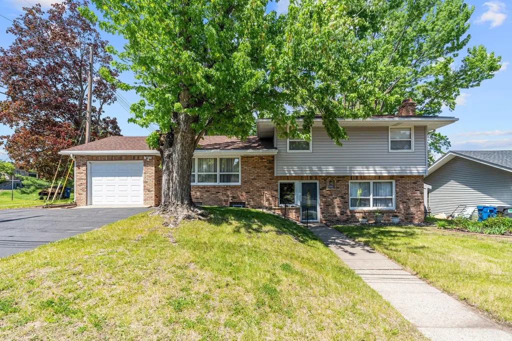 1870 7th Street NW New Brighton MN 55112