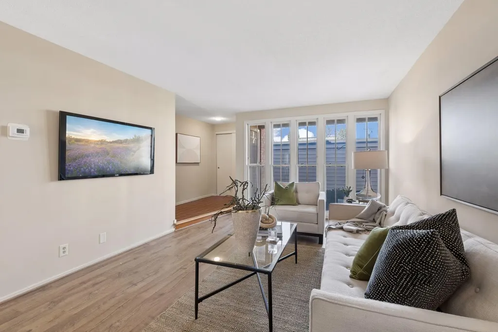 6433 Barrie Road Edina MN 55435
