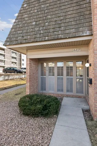 6433 Barrie Road Edina MN 55435