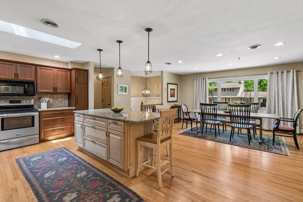 11304 19th Avenue S Burnsville MN 55337