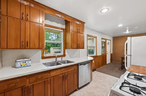 6102 Hampshire Avenue N Crystal MN 55428