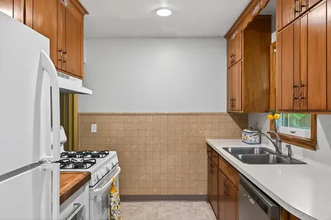 6102 Hampshire Avenue N Crystal MN 55428