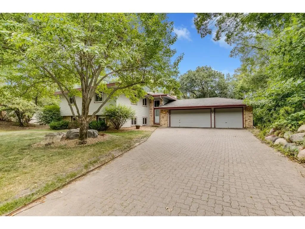 3203 Red Oak Circle S Burnsville MN 55337