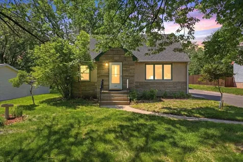 568 Shryer Avenue W Roseville MN 55113