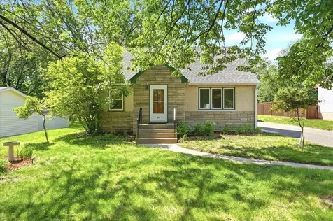 568 Shryer Avenue W Roseville MN 55113