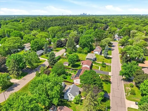 568 Shryer Avenue W Roseville MN 55113