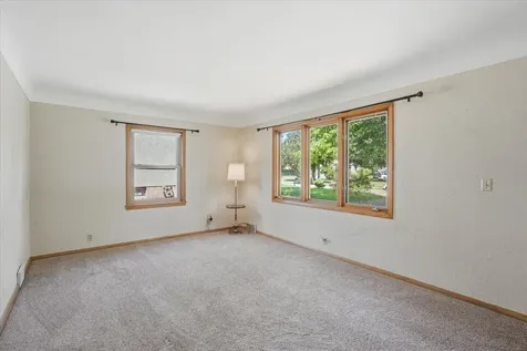568 Shryer Avenue W Roseville MN 55113