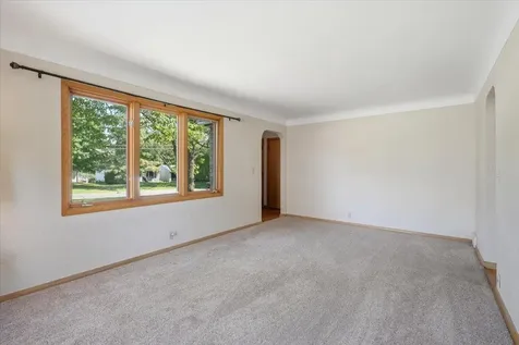 568 Shryer Avenue W Roseville MN 55113