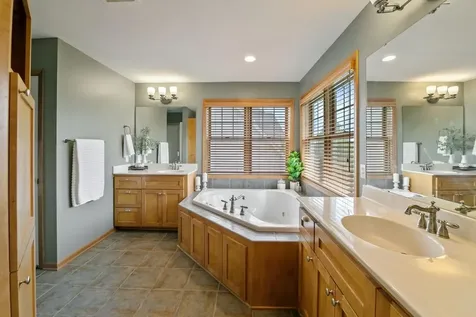 2297 Fieldstone Curve Woodbury MN 55129