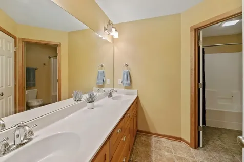 2297 Fieldstone Curve Woodbury MN 55129