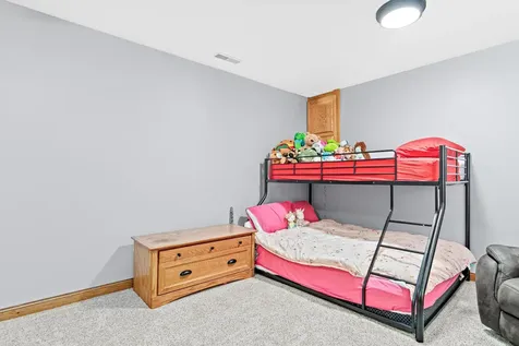 1570 Lakeview Curve Eagan MN 55122
