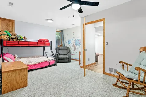 1570 Lakeview Curve Eagan MN 55122