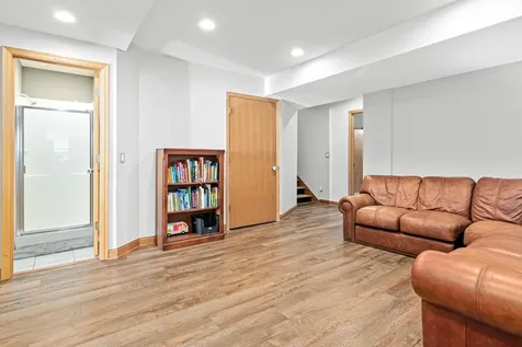 1570 Lakeview Curve Eagan MN 55122
