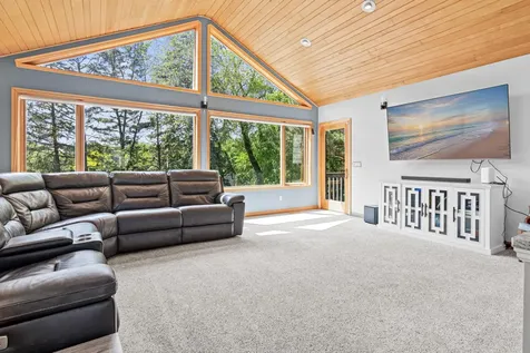 1570 Lakeview Curve Eagan MN 55122