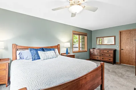1570 Lakeview Curve Eagan MN 55122