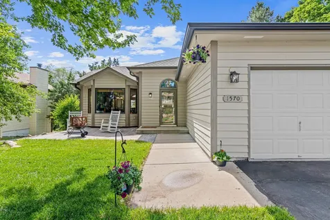 1570 Lakeview Curve Eagan MN 55122
