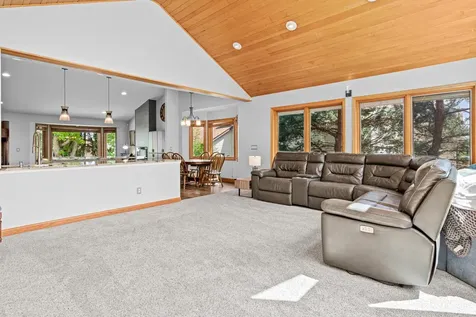 1570 Lakeview Curve Eagan MN 55122