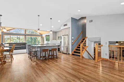 1570 Lakeview Curve Eagan MN 55122