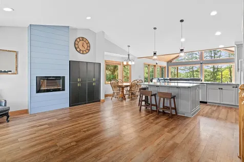 1570 Lakeview Curve Eagan MN 55122