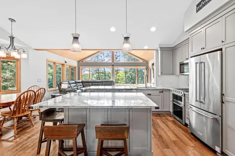 1570 Lakeview Curve Eagan MN 55122