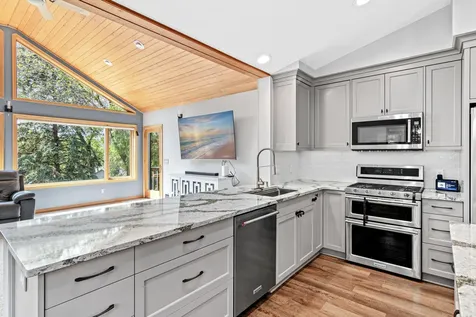 1570 Lakeview Curve Eagan MN 55122