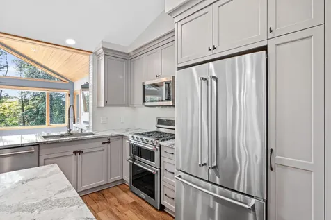 1570 Lakeview Curve Eagan MN 55122