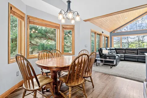 1570 Lakeview Curve Eagan MN 55122