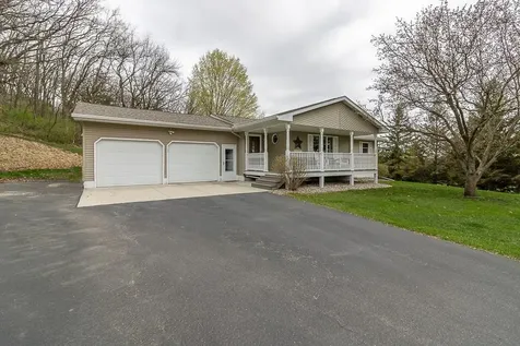 35425 Shakpays Cove Road Kasota MN 56050