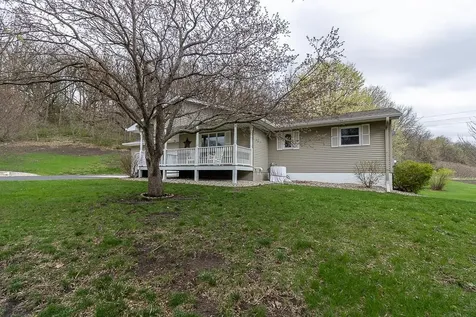 35425 Shakpays Cove Road Kasota MN 56050